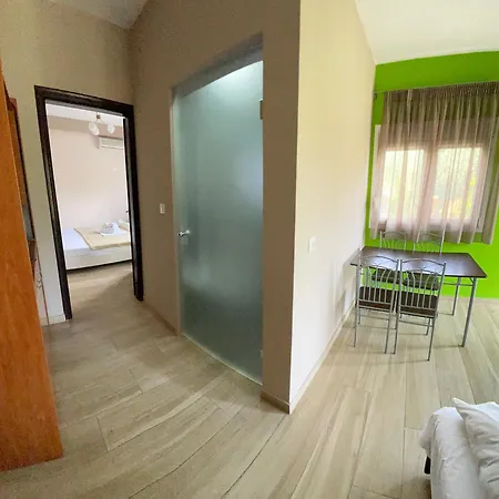 شقة Family House Emerald يميناريا