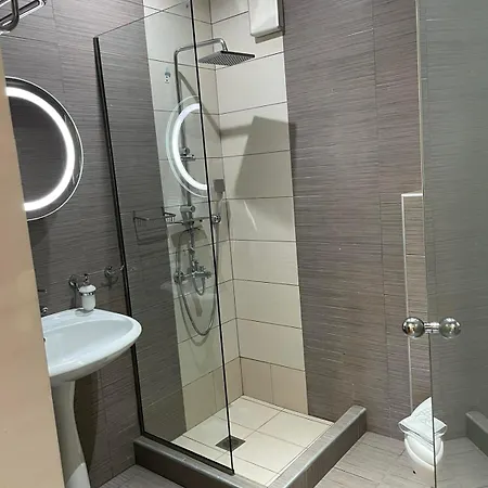Family House Emerald شقة *