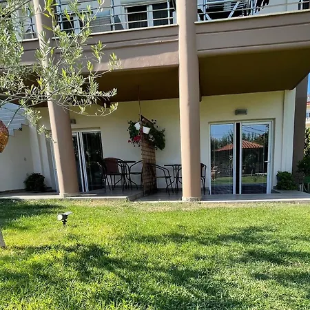 Family House Emerald شقة يميناريا
