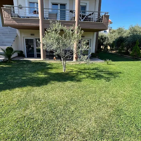 Family House Emerald يميناريا
