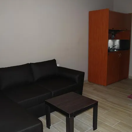 Family House Emerald Apartment *